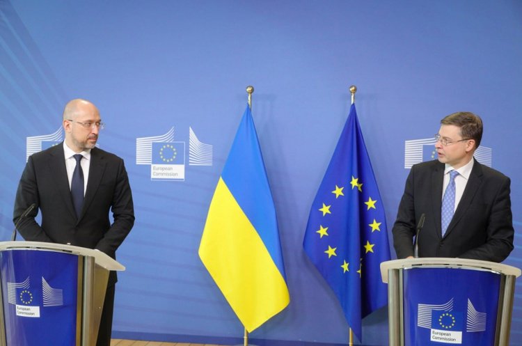 Єврокомісія сприятиме намірам Польщі перепродати Україні 1,2 мільйона доз вакцини проти COVID-19 Єврокомісія сприятиме намірам Польщі перепродати Україні 1,2 мільйона доз вакцини проти COVID-19