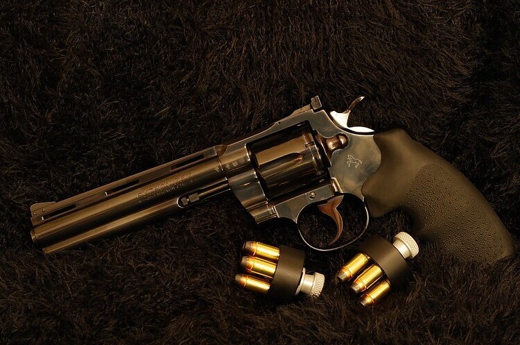 Легендарного американського виробника зброї Colt купила чеська компанія Легендарного американського виробника зброї Colt купила чеська компанія