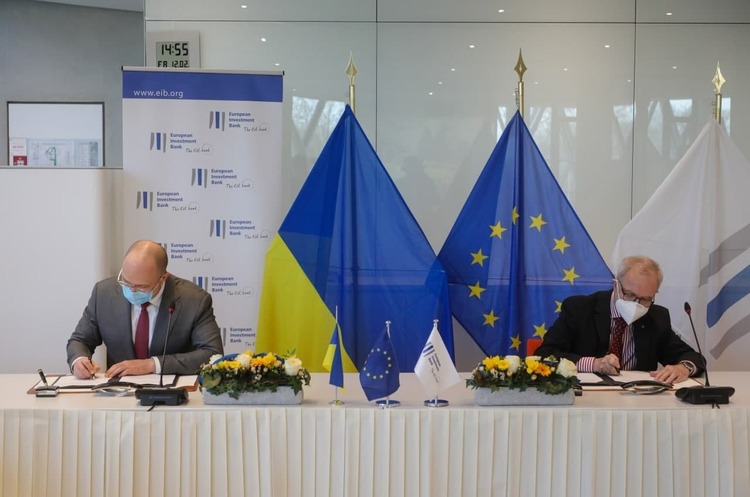 Україна отримає від ЄІБ 50 млн євро на закупівлю вакцин та холодильників для них Україна отримає від ЄІБ 50 млн євро на закупівлю вакцин та холодильників для них