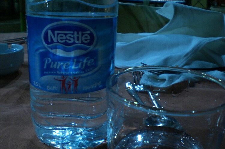 Nestle продав свій бізнес з виробництва бутильованої води в США і Канаді за $4,3 млрд Nestle продав свій бізнес з виробництва бутильованої води в США і Канаді за $4,3 млрд