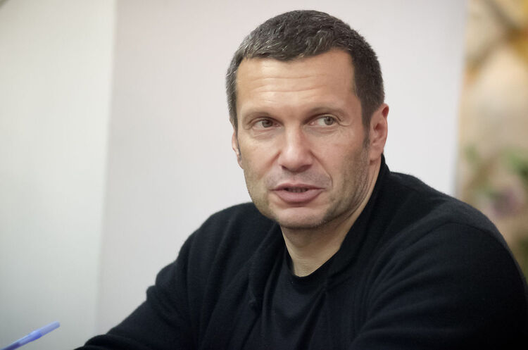 Володимир Соловйов Російський регулятор пригрозив Clubhouse штрафом за блокування акаунта пропагандиста Соловйова
