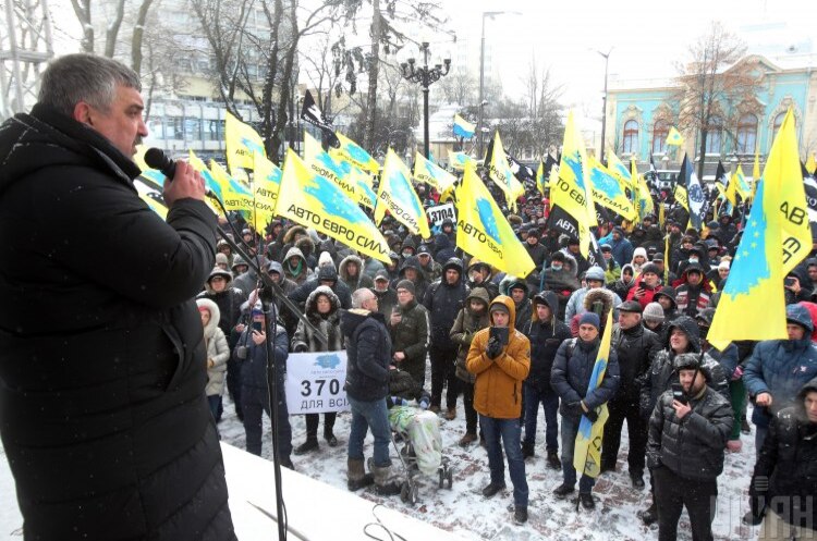 Рада попередньо схвалила законопроєкт про пільгове розмитнення «євроблях» Рада попередньо схвалила законопроєкт про пільгове розмитнення «євроблях»