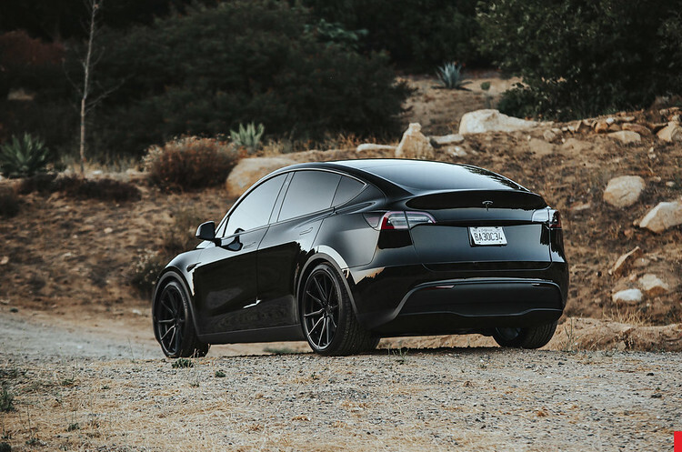 Tesla припинила приймати замовлення на найдешевшу версію Model Y Tesla припинила приймати замовлення на найдешевшу версію Model Y