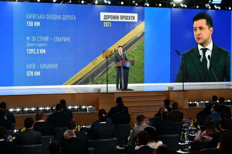 Зеленський заявив про мету держави відремонтувати 6 500 км доріг до кінця року Зеленський заявив про мету держави відремонтувати 6 500 км доріг до кінця року