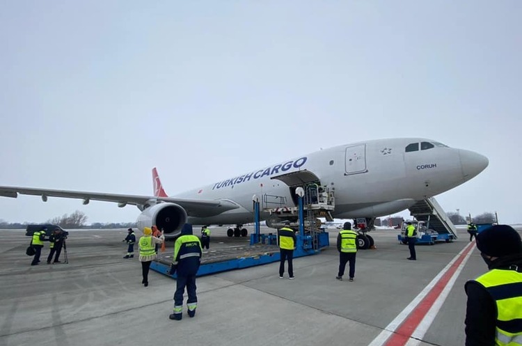 В Україну доставили 500 000 доз вакцини від COVID-19 В Україну доставили 500 000 доз вакцини від COVID-19