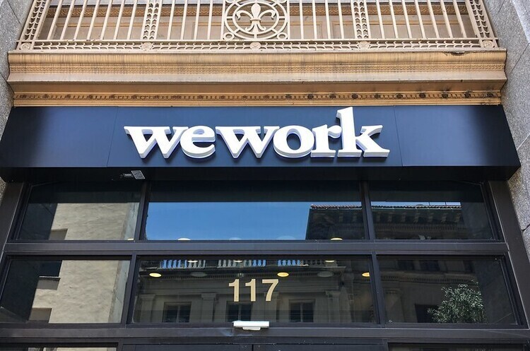 фото www.flickr.com/photos/southbeachcars/41615901825 Засновник WeWork погодився на $500 млн від SoftBank за свою частку в компанії