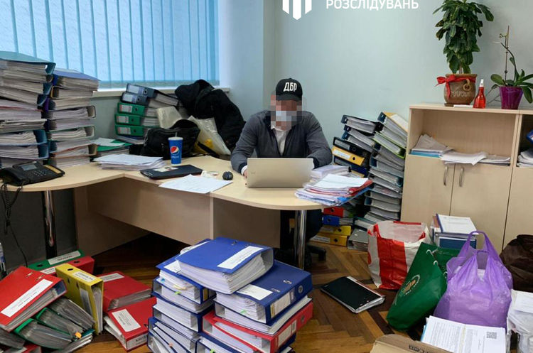 ДБР провело обшуки керівництва ДАБІ за зловживання службовим становищем під час видачі дозвільних документів ДБР провело обшуки керівництва ДАБІ за зловживання службовим становищем під час видачі дозвільних документів