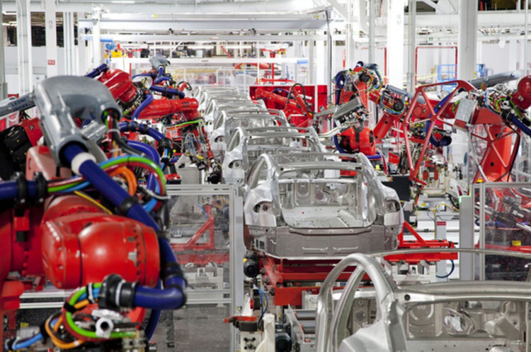 Tesla тимчасово зупиняє виробництво на лінії Model 3 в Каліфорнії Tesla тимчасово зупиняє виробництво на лінії Model 3 в Каліфорнії