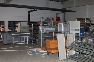 Укрэксимбанк выставил на продажу комплекс торгового оборудования магазинов «Амстор»