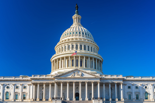 Сенат США схвалив пакет заходів підтримки економіки в розмірі $1,9 трлн Сенат США схвалив пакет заходів підтримки економіки в розмірі $1,9 трлн