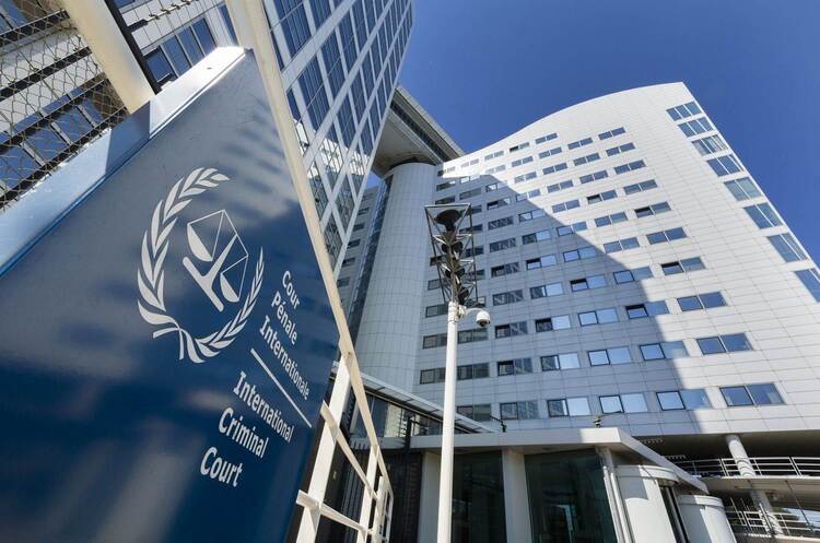 Офіс Генпрокурора направить у Гаагу повідомлення щодо обстрілів РФ цивільних об’єктів на Луганщині Офіс Генпрокурора направить у Гаагу повідомлення щодо обстрілів РФ цивільних об’єктів на Луганщині