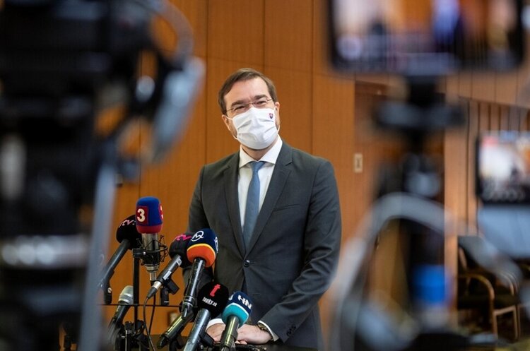 Міністр охорони здоров'я Словаччини Марек Крайчі Голову МОЗ Словаччини звільнили за таємну закупівлю російської вакцини «Супутник V»