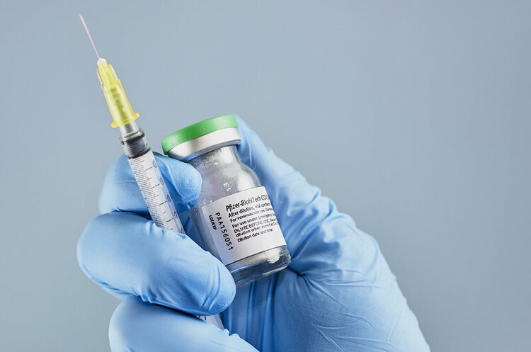 ЄК уклала контракт на прискорену поставку 10 млн доз вакцин Pfizer-BioNTech ЄК уклала контракт на прискорену поставку 10 млн доз вакцин Pfizer-BioNTech