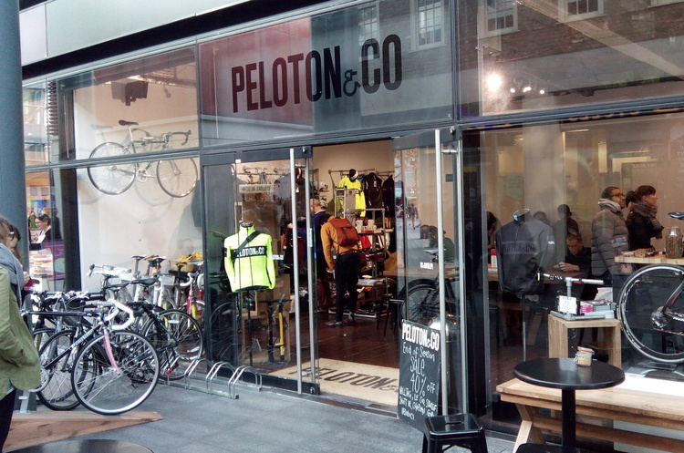 Виробник тренажерів Peloton та Adidas спільно створили нову лінію спортивного одягу Виробник тренажерів Peloton та Adidas спільно створили нову лінію спортивного одягу