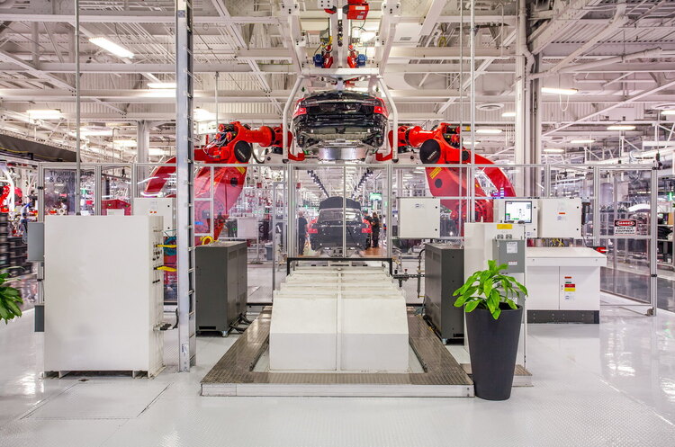 Tesla закриє один із своїх європейських заводів, під загрозою майже сотня робочих місць