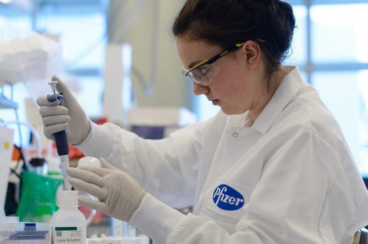 фото DR Pfizer розробила таблетки від коронавірусу і почала тестувати їх на людях