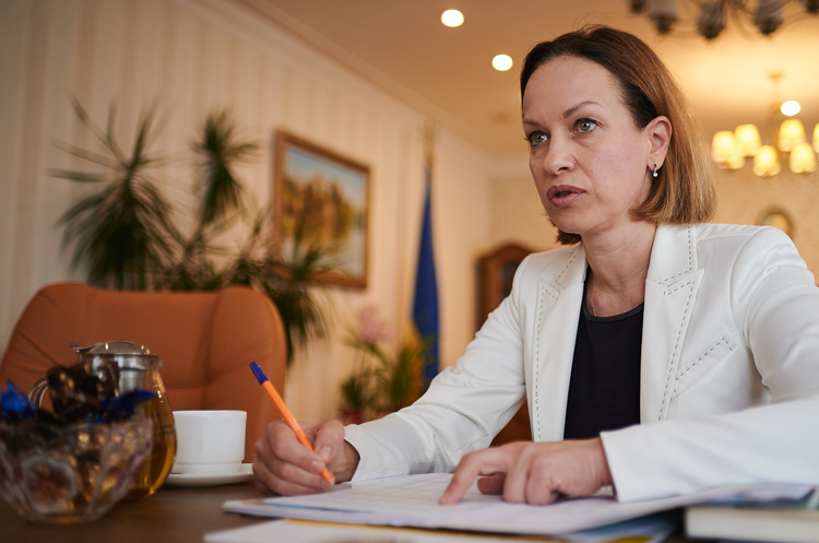 Міністр соцполітики Лазебна задекларувала 661 000 грн доходів за 2020 рік Міністр соцполітики Лазебна задекларувала 661 000 грн доходів за 2020 рік