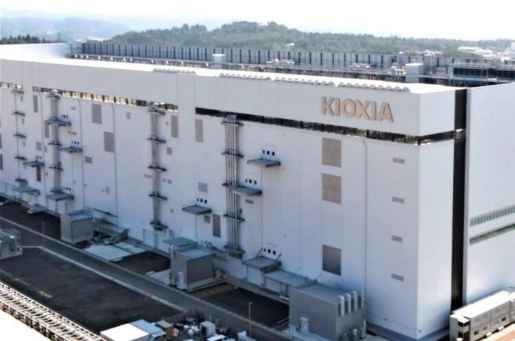 фото Shutterstock Японського виробника чіпів Kioxia можуть продати за $30 млрд