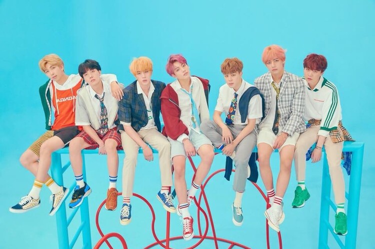 Власник K-pop бойз-бенду BTS купив за $1 млрд медіагрупу, яка займається кар’єрою Бібера та Аріани Гранде Власник K-pop бойз-бенду BTS купив за $1 млрд медіагрупу, яка займається кар’єрою Бібера та Аріани Гранде