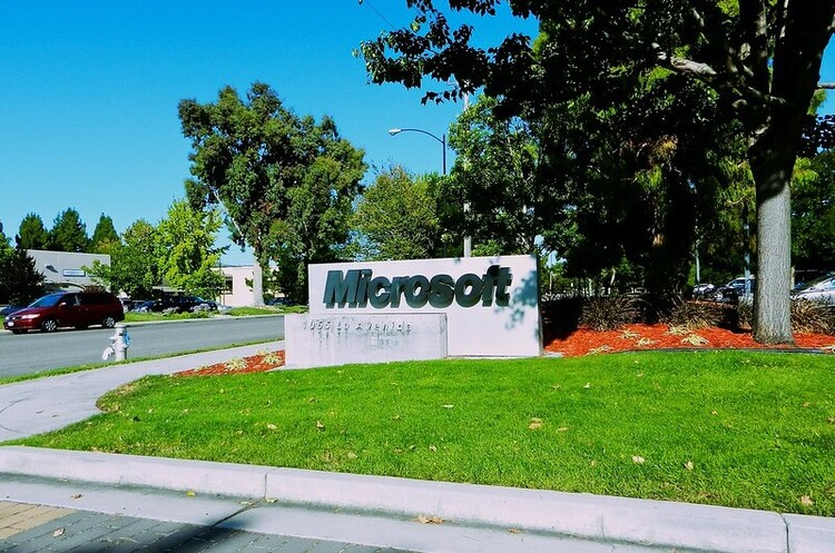 Microsoft відкладає повне відкриття офісів як мінімум до вересня Microsoft відкладає повне відкриття офісів як мінімум до вересня