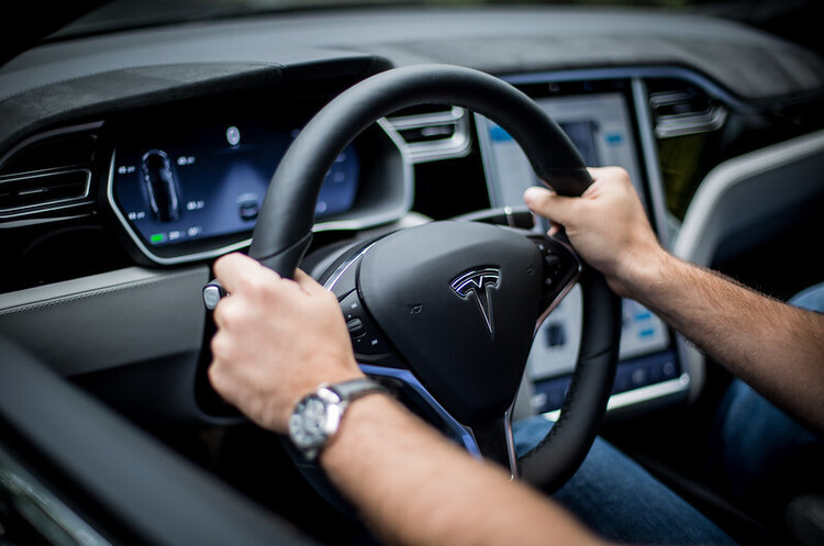 Акції Tesla різко виросли після рекордної поставки електромобілів Акції Tesla різко виросли після рекордної поставки електромобілів