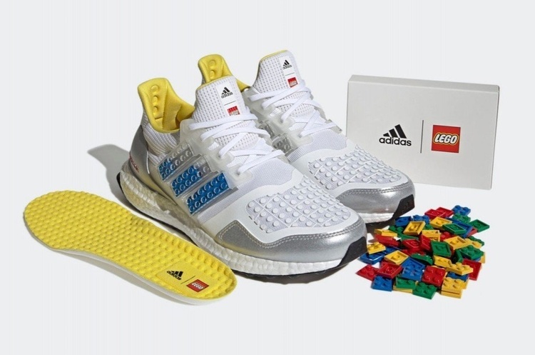 фото Adidas Adidas випустила кросівки у співпраці з LEGO – їх можна прикрасити кубиками