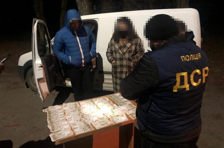 Посадовця НААН України викрили на отриманні хабаря у 100 000 грн Посадовця НААН України викрили на отриманні хабаря у 100 000 грн
