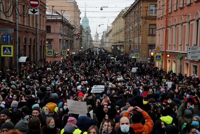 Січневі протести у Росії Росія може використовувати стягнення армії до кордону з Україною задля того, щоб відволікти увагу від внутрішніх проблем