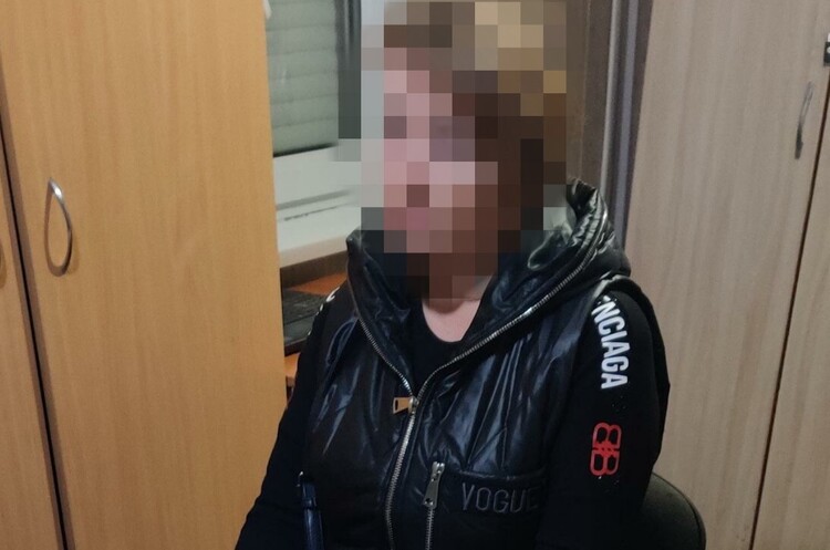 СБУ затримала ексчиновницю «ЛНР», яка намагалася змінити прізвище і залишитися в Україні СБУ затримала ексчиновницю «ЛНР», яка намагалася змінити прізвище і залишитися в Україні