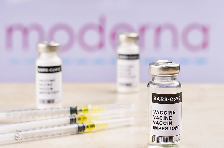 Moderna оголосила про скорочення поставок вакцини проти COVID до Великобританії і Канади Moderna оголосила про скорочення поставок вакцини проти COVID до Великобританії і Канади