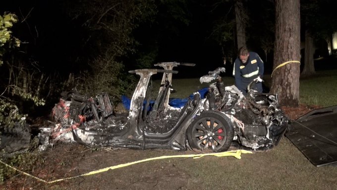 Їхали на автопілоті: у США двоє людей загинули під час аварії Tesla