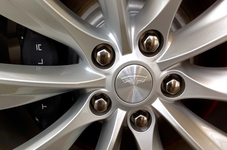 Tesla розробляє платформу даних для власників автомобілів в Китаї Tesla розробляє платформу даних для власників автомобілів в Китаї