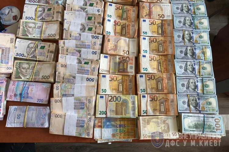 У Києві ліквідували конвертаційний центр з обігом понад 250 млн грн У Києві ліквідували конвертаційний центр з обігом понад 250 млн грн