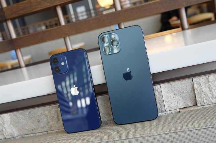 Виробництво iPhone 12 на заводі Foxconn в Індії обвалилось на понад 50% через COVID-19 Виробництво iPhone 12 на заводі Foxconn в Індії обвалилось на понад 50% через COVID-19