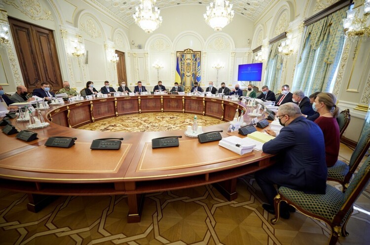 РНБО ввела санкції проти 557 «злодіїв у законі» та 111 кримінальних авторитетів РНБО ввела санкції проти 557 «злодіїв у законі» та 111 кримінальних авторитетів