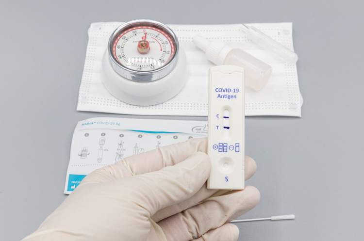 В Україні за добу зафіксували 6796 нових випадків COVID-19