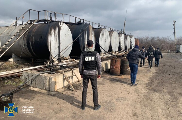 СБУ викрила підпільний нафтопереробний завод на Кіровоградщині СБУ викрила підпільний нафтопереробний завод на Кіровоградщині