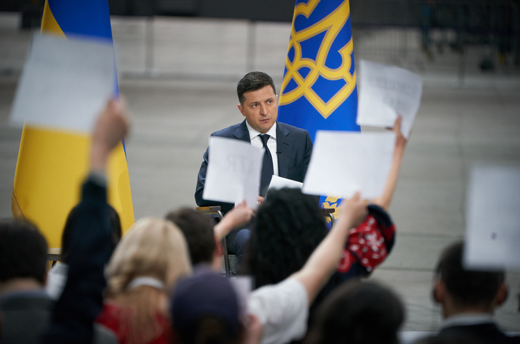 ЗЕволюція: як змінювалися меседжі президента з найболючіших для України питань ЗЕволюція: як змінювалися меседжі президента з найболючіших для України питань