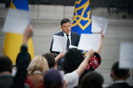 ЗЕволюція: як змінювалися меседжі президента з найболючіших для України питань