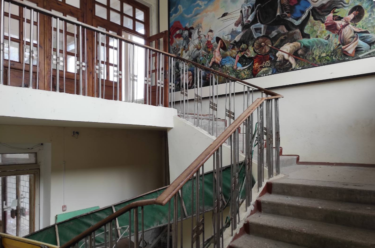 Фонд держмайна оголосив аукціон з оренди великої будівлі універмагу на Донеччині Фонд держмайна оголосив аукціон з оренди великої будівлі універмагу на Донеччині