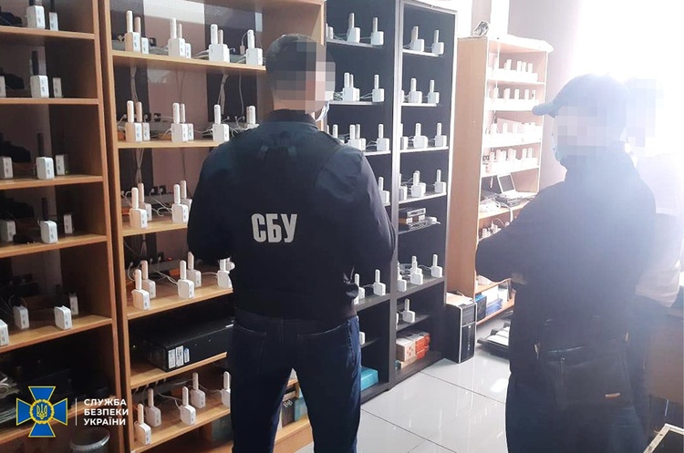 СБУ заблокувала діяльність ботоферми у Черкасах СБУ заблокувала діяльність ботоферми у Черкасах