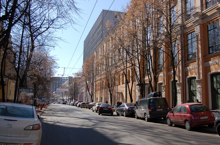 Вулиця Московська у Києві Керівника заводу «Арсенал» підозрюють у незаконній приватизації майна