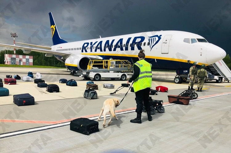 Швейцарія не попереджала Білорусь про мінування літака компанії Ryanair Швейцарія не попереджала Білорусь про мінування літака компанії Ryanair