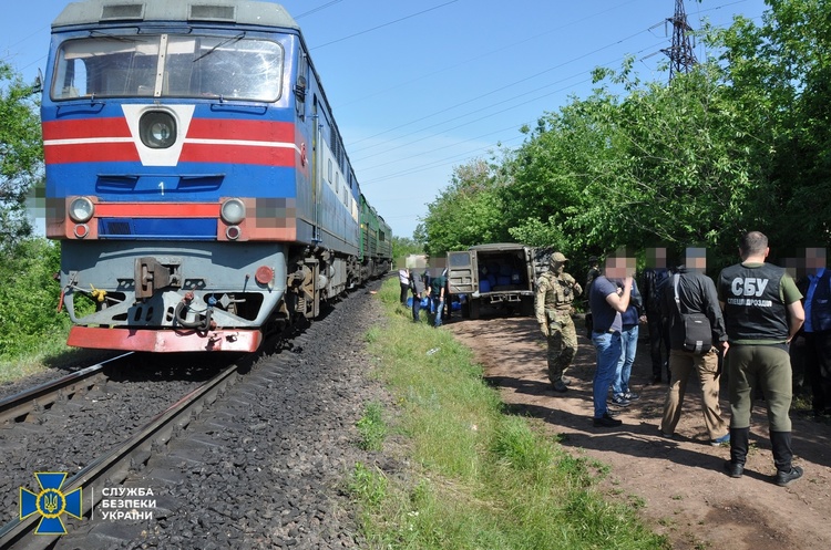 СБУ викрила в Миколаєві маcштабне розкрадання дизельного пального «Укрзалізниці» СБУ викрила в Миколаєві маcштабне розкрадання дизельного пального «Укрзалізниці»