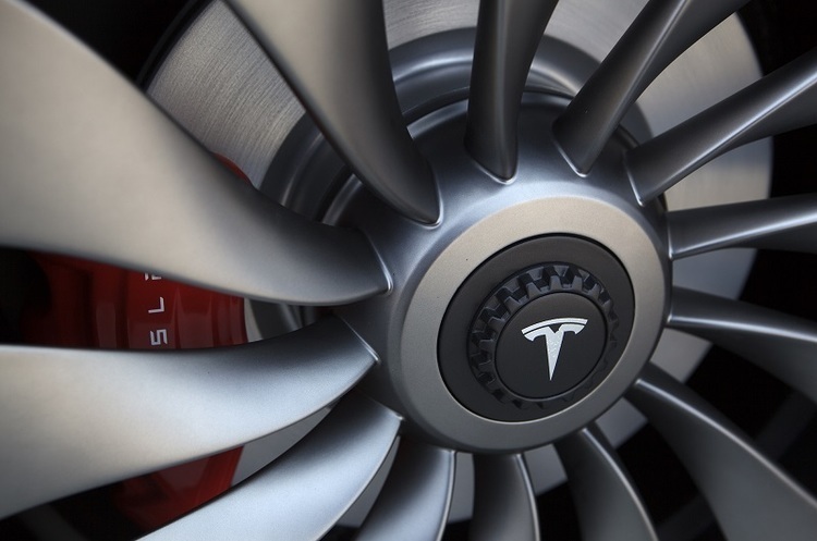 фото DR Маск подав заявки на реєстрацію товарних знаків для використання Tesla в ресторанному бізнесі
