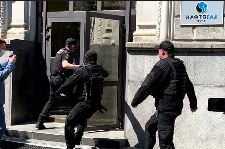 ДФС проводить обшуки у НАК «Нафтогаз України» ДФС проводить обшуки у НАК «Нафтогаз України»