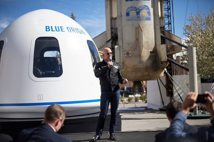 Джефф Безос $28 млн за 12 хвилин польоту: Blue Origin продала квиток у космос разом з Безосом