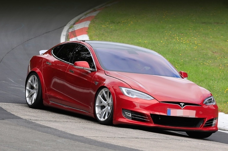 фото DR «Цей електромобіль перемагає»: Ілон Маск представив нову Model S Plaid (ВІДЕО)