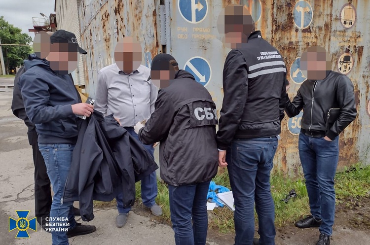 СБУ викрила на хабарі керівництво одного зі стратегічних підприємств Міноборони СБУ викрила на хабарі керівництво одного зі стратегічних підприємств Міноборони