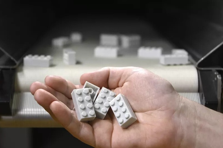 фото Lego Lego буде виробляти деталі конструктора з перероблених пластикових пляшок